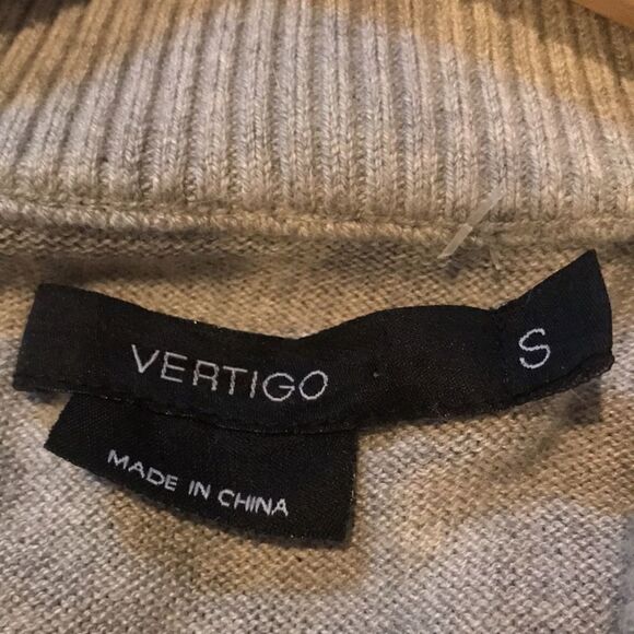 Vertigo Paris faux fur bomber jacket. Size small - Picture 8 of 8